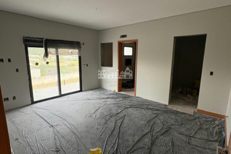 Casa à venda com 3 suítes no condomínio Shamballa III, Atibaia - SP