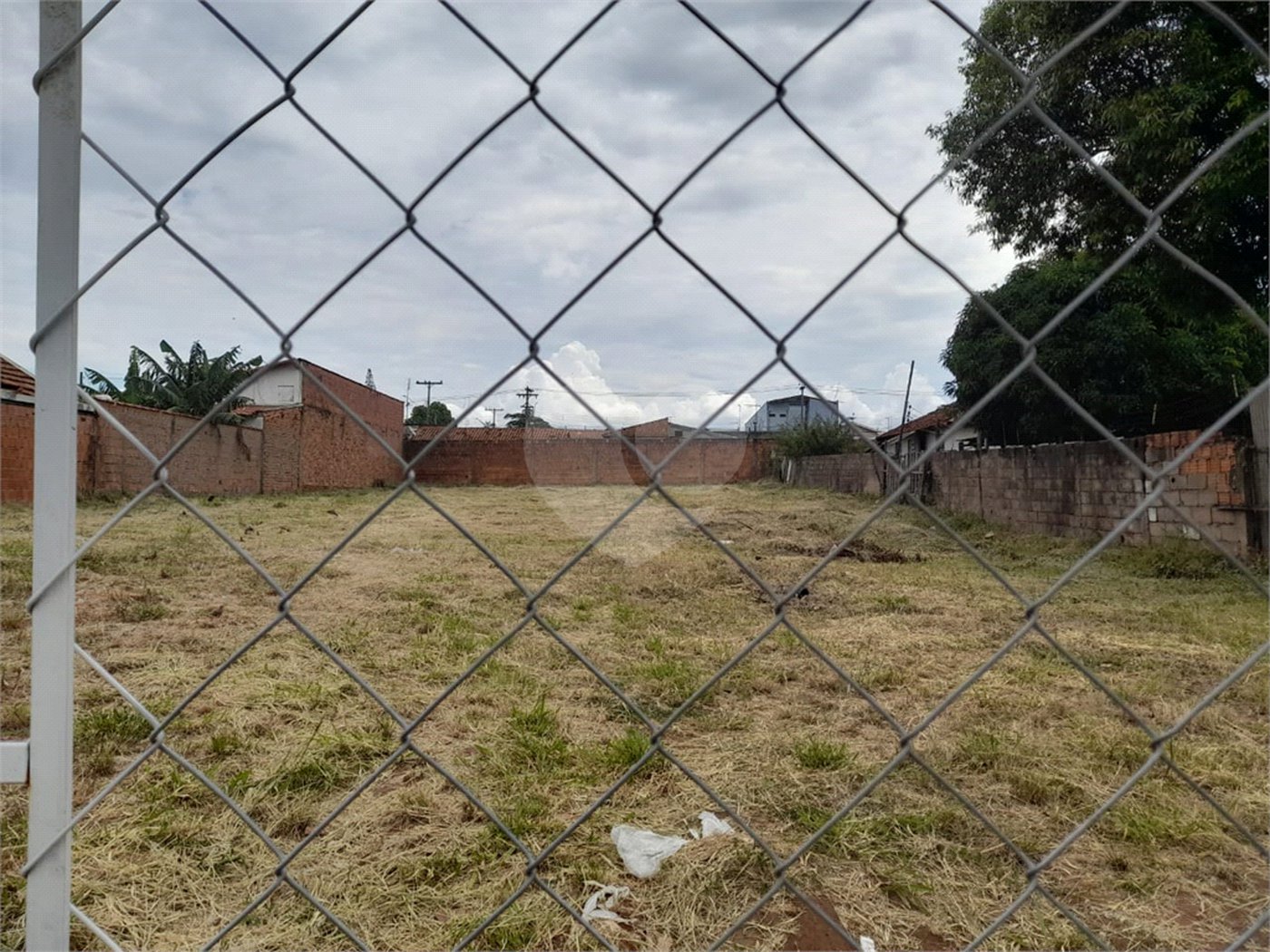 Terreno Comercial à Venda na Av. Teixeira de Barros – Rua Larga
