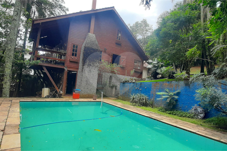 Casa à venda com 4 quartos, sendo 2 suítes, no condomínio Associação Reserva das Hortênsias, Mairiporã - SP
