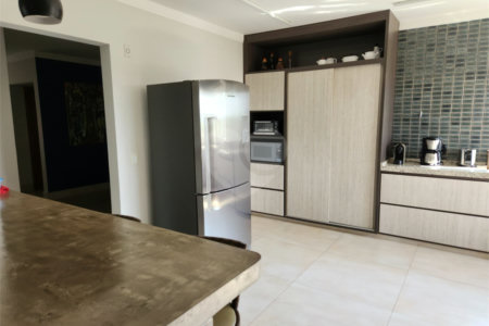 Casa à venda com 4 quartos, sendo 3 suítes, no condomínio Terras de Mont Serrat, Salto - SP