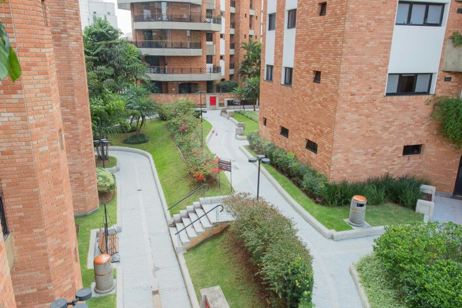 Apartamento para alugar com 5 quartos, sendo 3 suítes, em Alto de Pinheiros, São Paulo, SP