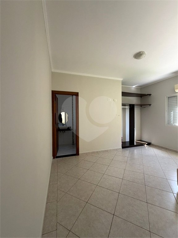 Casa à venda com 3 quartos, sendo 1 suíte, no condomínio Bela Vita, Atibaia - SP