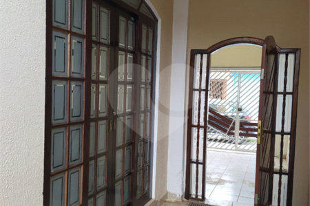 Sobrado à venda com 3 quartos, sendo 1 suíte,  em Vila Urupês, Suzano, SP