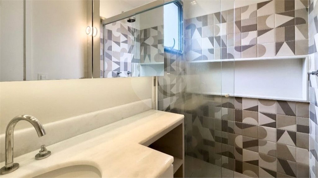 Apartamento à venda com 3 quartos, sendo 1 suíte, em Vila Olímpia, São Paulo, SP
