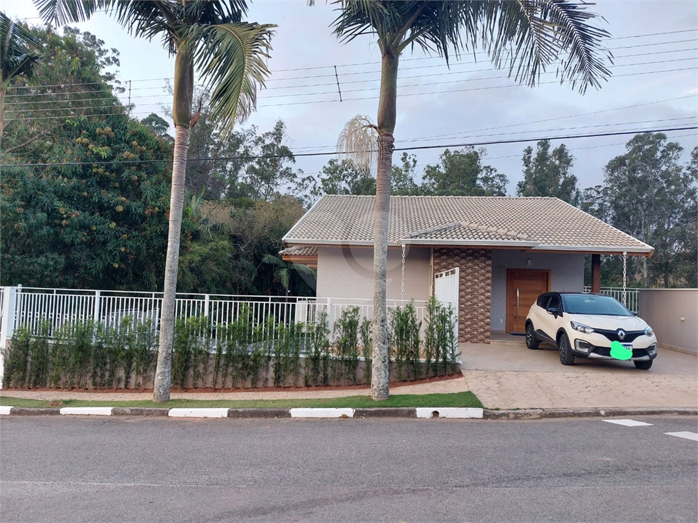 Casa à venda com 4 suítes no condomínio Shambala I, Atibaia - SP
