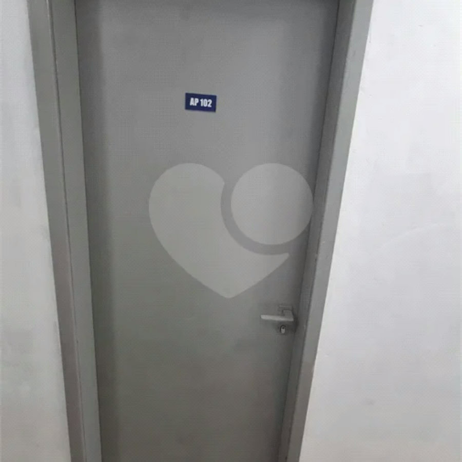 SOBRADO TIPO APARTAMENTO COM 1 QUARTO PARA LOCAÇÃO 38m² - SANTÍSSIMO