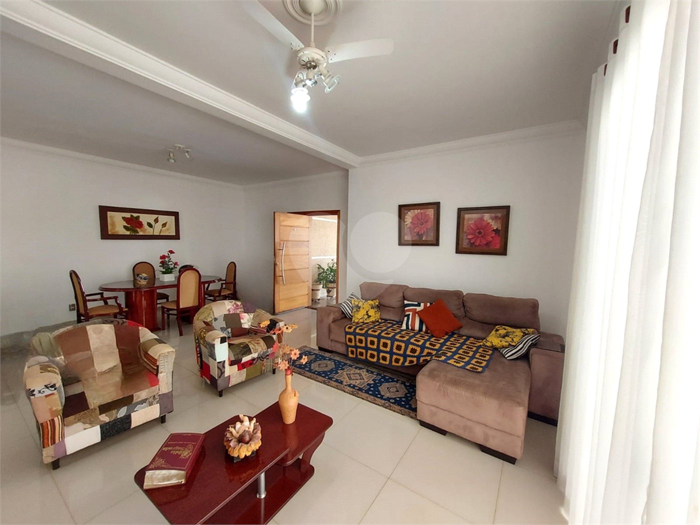 Casa à venda com 4 quartos, sendo 2 suítes, no condomínio Nascente do Jaraguá, Araraquara - SP