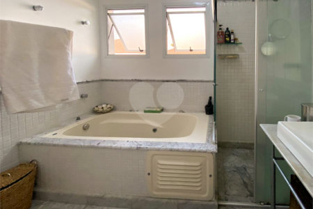 Casa à venda com 4 quartos, sendo 2 suítes, no condomínio Lake Louise, São Paulo - SP