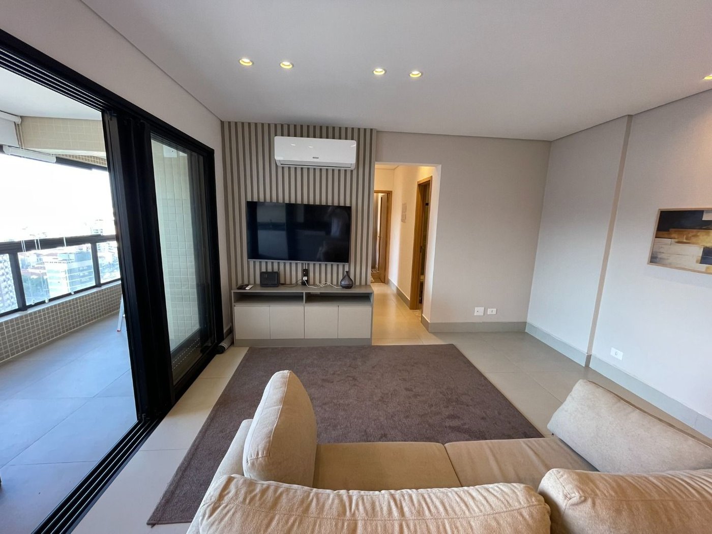 Apartamento 2 dormitórios (1 suíte), porteira fechada, 1 vaga demarcada, no José Menino, Santos