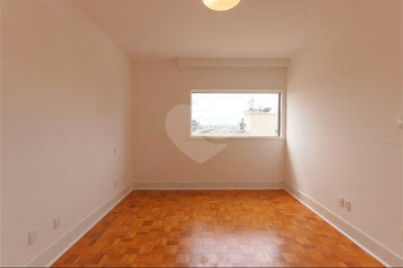 Apartamento à venda com 3 quartos, sendo 1 suíte,  em Santa Cecília, São Paulo, SP