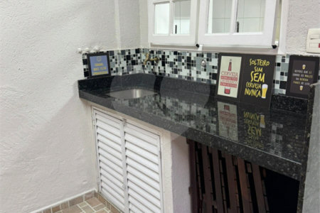 Casa à venda com 3 quartos, sendo 1 suíte, no condomínio Vilage Palmas, São Paulo - SP