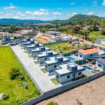 Casa térrea à venda com 3 quartos, sendo 1 suíte, no condomínio Flores da Usina, Atibaia - SP