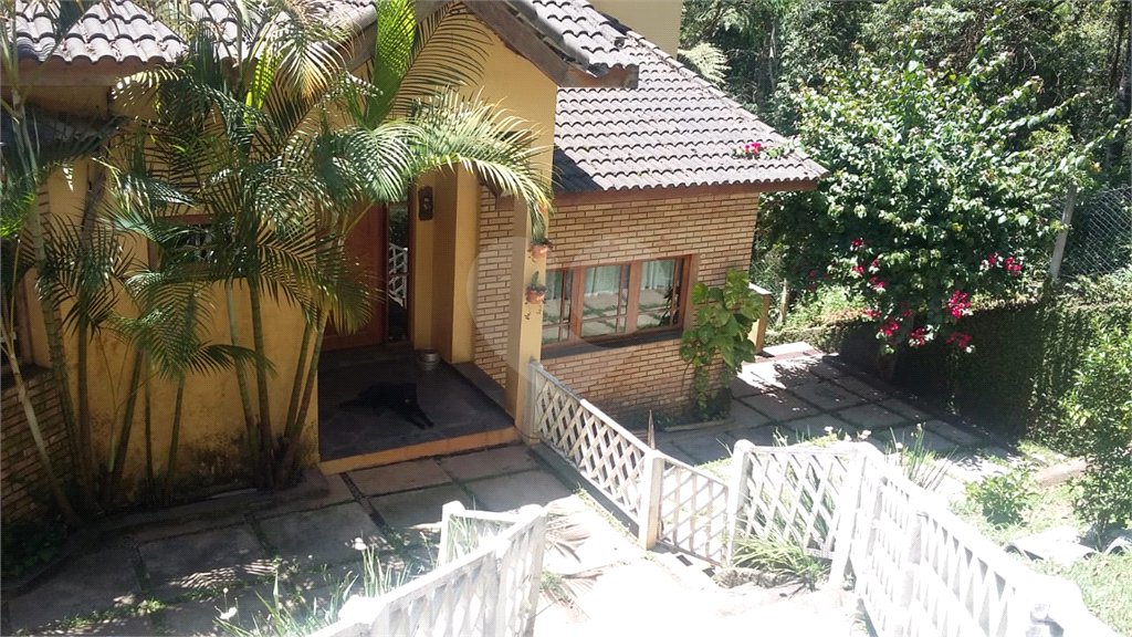 Sobrado à venda com 5 quartos, sendo 2 suítes,  em Serra da Cantareira, Mairiporã, SP
