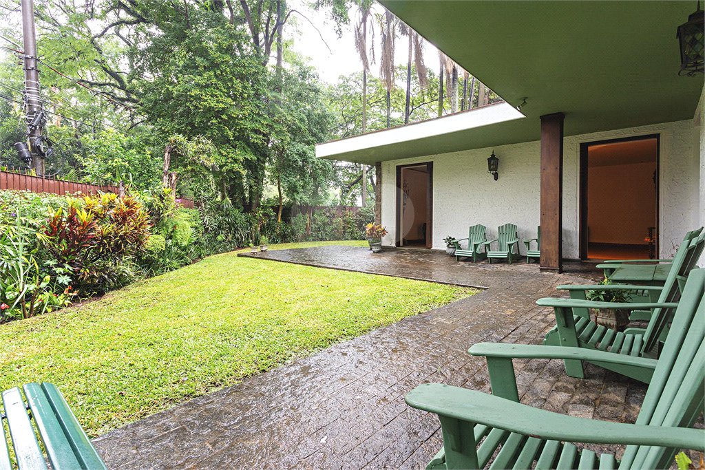 Casa à venda com 4 quartos, sendo 2 suítes, em Alto de Pinheiros, São Paulo, SP