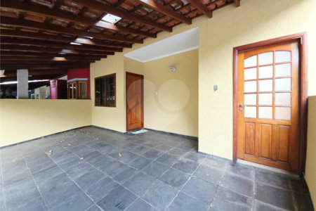 Casa à venda com 3 quartos, sendo 1 suíte, no condomínio Parque das Árvores, Sorocaba - SP