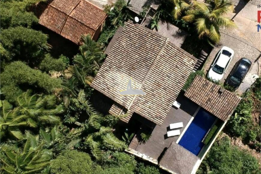 Casa à venda com 4 quartos, sendo 2 suítes,  em Barra Velha, Ilhabela, SP