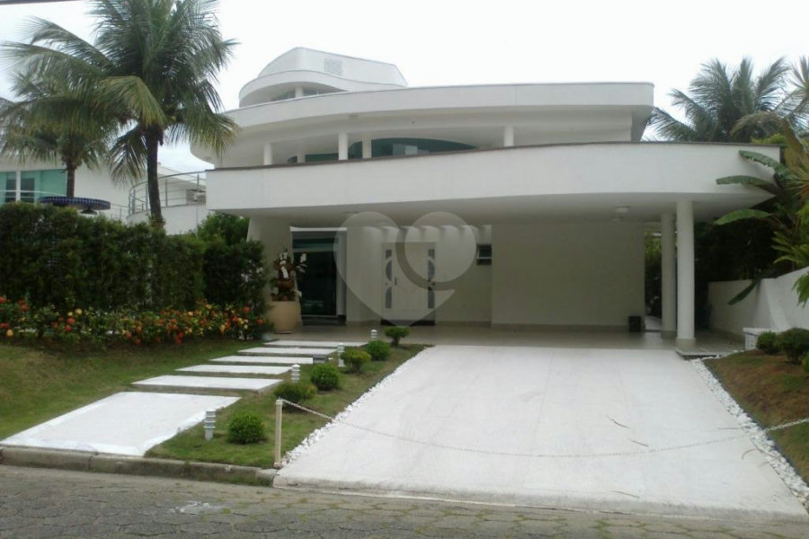 Sobrado à venda com 5 suítes em Enseada, Bertioga, SP