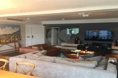 Apartamento à venda com 3 suítes em Campo Belo, São Paulo, SP
