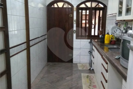 Casa à venda com 6 quartos, sendo 2 suítes,  em Jardim Leocádia, Sorocaba, SP