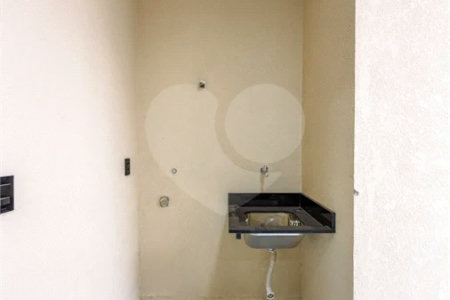 Indaiatuba - Jardim Bom sucesso - Área total: 150m² - Área construída: 115m² - 3 dormitórios sendo 1 suíte com armário planejado;Sala para dois ambientes; Banheiros com box gabinetes e espelhos; Área gourmet com churrasqueira a carvão e móveis planejados; Lavanderia coberta; Ar condicionado na sala