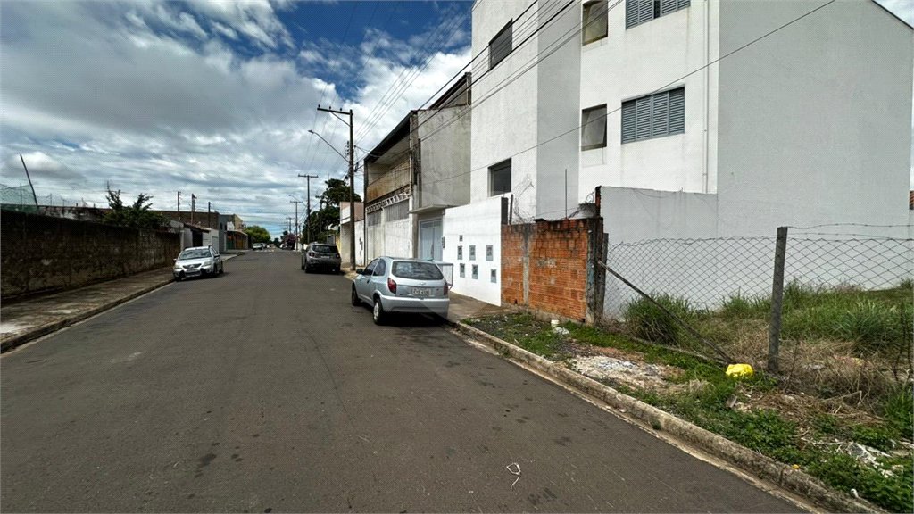 Terreno à venda em Jardim São João Batista, São Carlos - SP