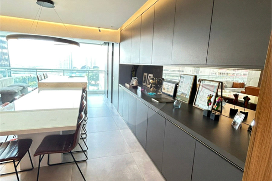 Apartamento à venda com 3 suítes em Barra Funda, São Paulo, SP