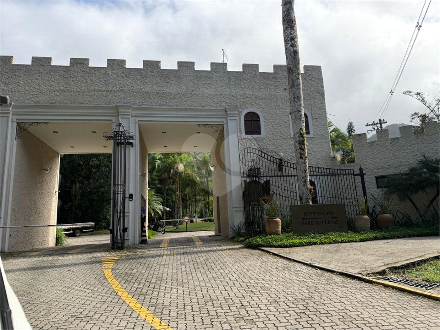 Casa à venda com 6 suítes em Massaguaçu, Caraguatatuba, SP