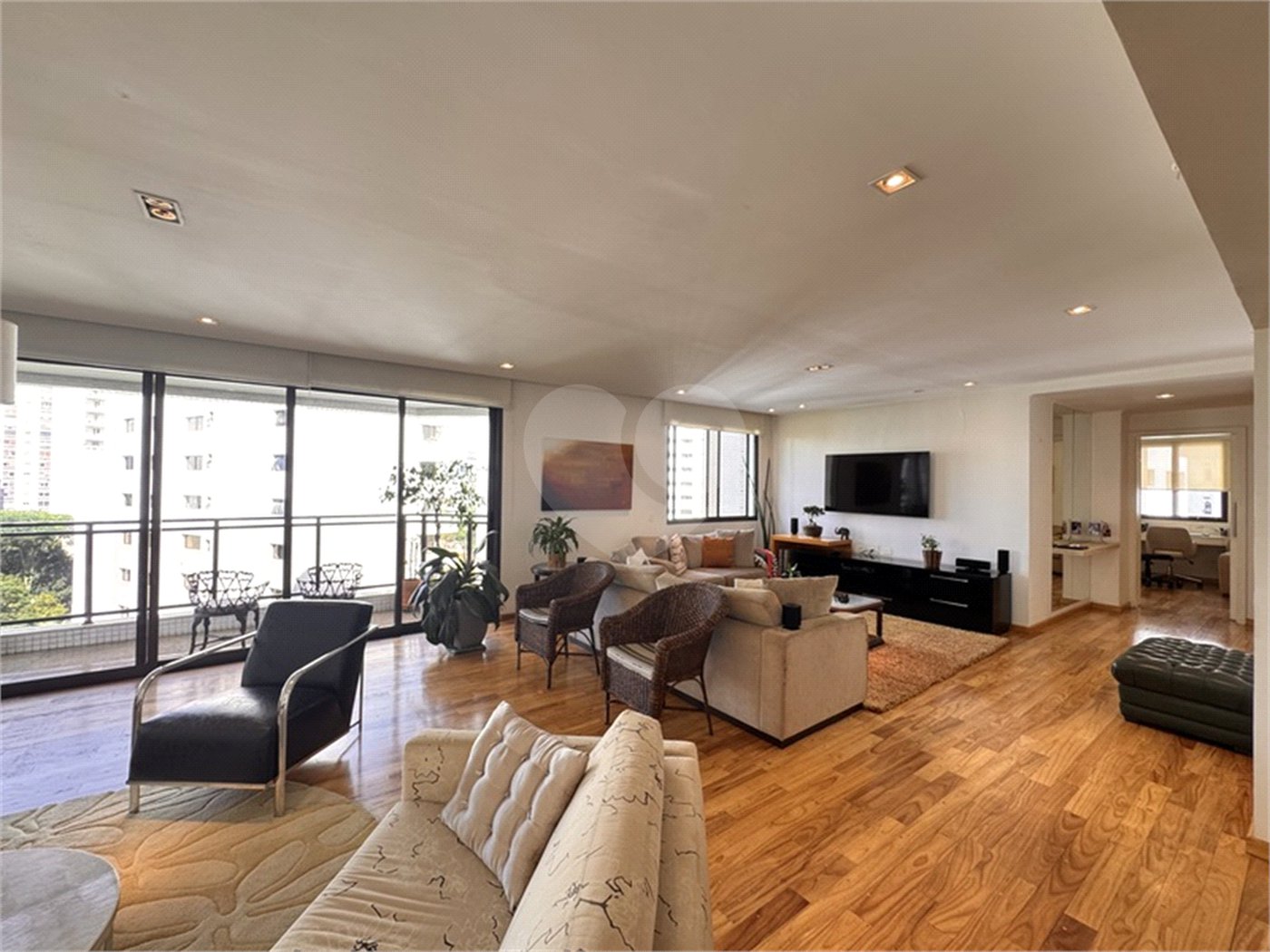Higienópolis: Apartamento de 350 m2, 4 suítes, 5 vagas.