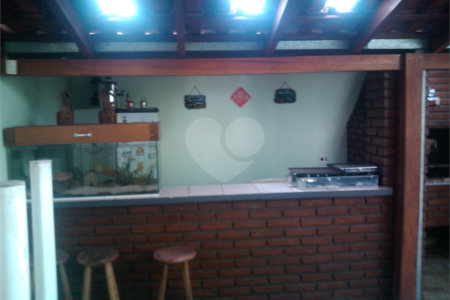 Sobrado com salão comercial na Sallum.