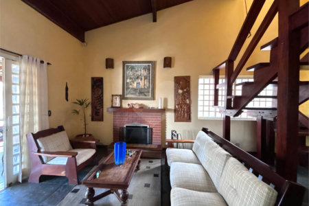 Casa à venda com 5 quartos, sendo 2 suítes,  em Jardim Maristela, Atibaia, SP