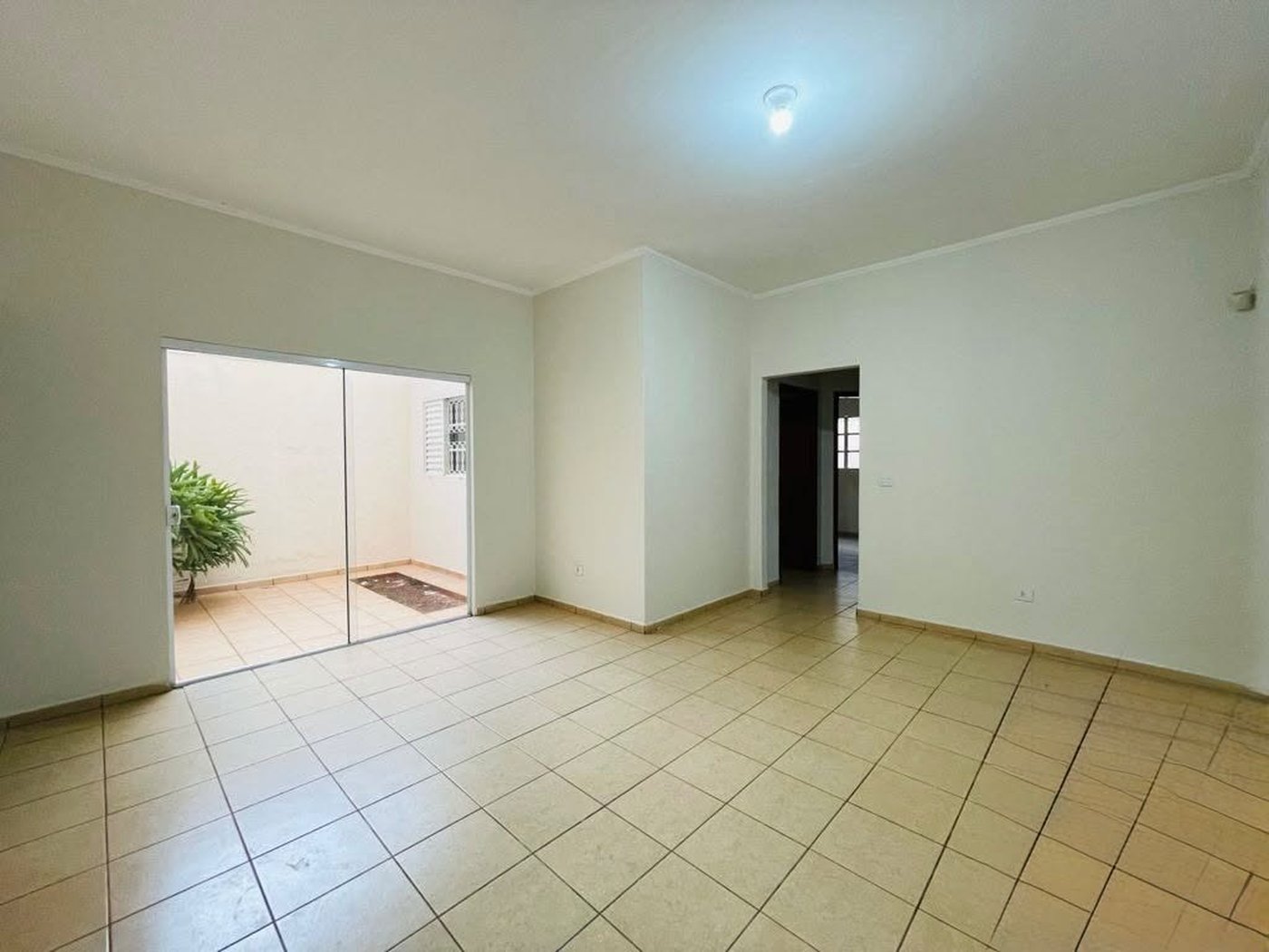 Casa para alugar com 3 quartos, sendo 1 suíte, em Colinos, Três Lagoas, MS