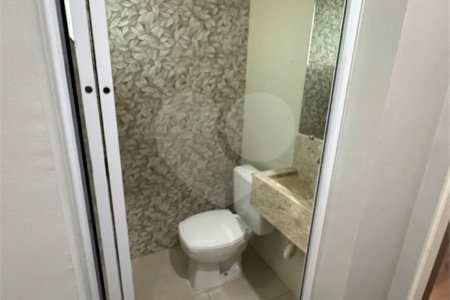 Sobrado à venda com 5 quartos, sendo 3 suítes, em Vila Nivi, São Paulo, SP