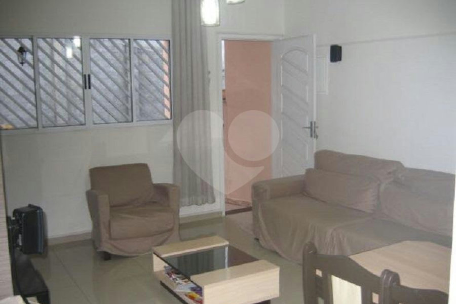 Casa à venda com 3 quartos, sendo 1 suíte, no condomínio Residencial Maracujás, São Paulo - SP