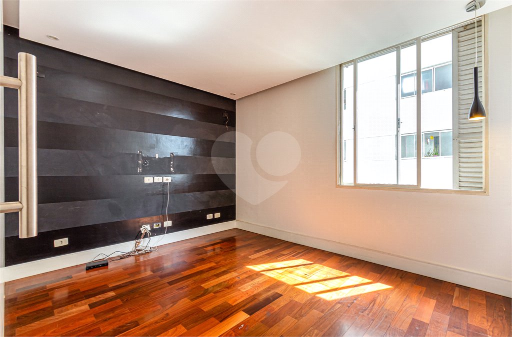 Apartamento à venda com 3 quartos, sendo 1 suíte, em Itaim Bibi, São Paulo, SP