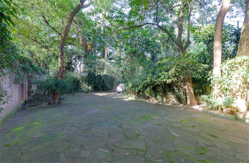 Casa Térrea à venda com 5 quartos, sendo 2 suítes, em Alto da Boa Vista, São Paulo, SP