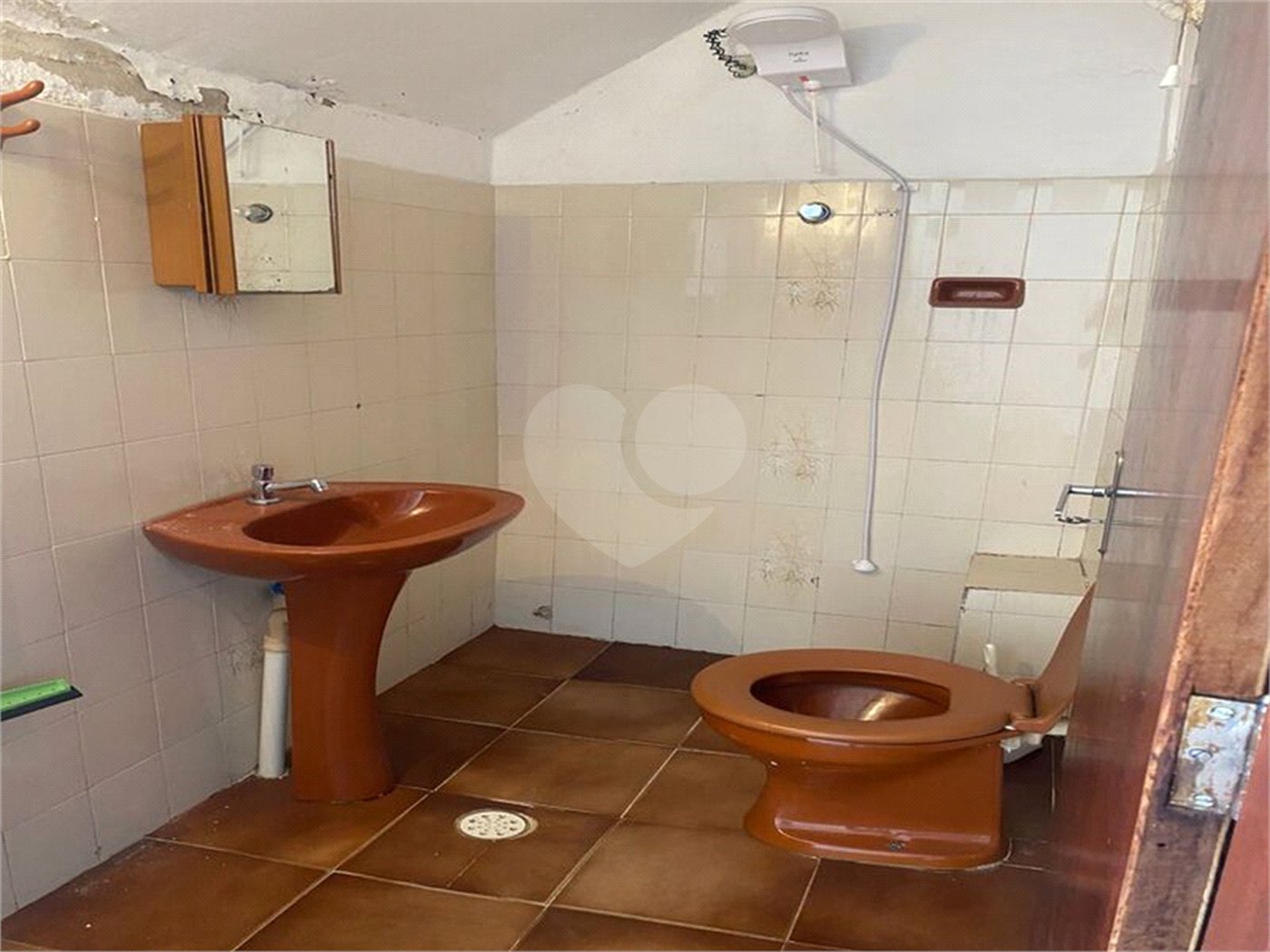Casa à venda com 7 quartos, sendo 2 suítes, em Vila Augusta, Sorocaba, SP