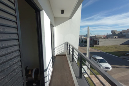 Casa à venda com 3 quartos, sendo 1 suíte, no condomínio Lago dos Ipês, Itapetininga - SP