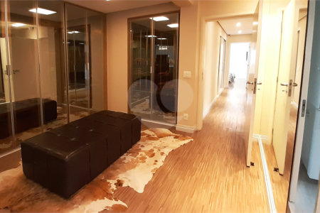 Apartamento à venda com 4 suítes em Campo Belo, São Paulo, SP