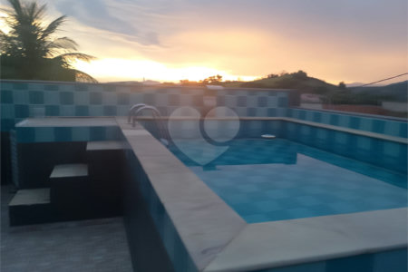 Casa à venda com 4 quartos, sendo 2 suítes, no condomínio Vivendas do Mendanha, Rio de Janeiro - RJ