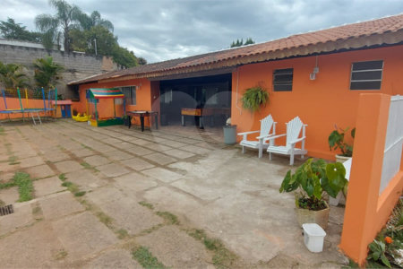 Chácara para alugar com 5 quartos, sendo 3 suítes, em Jardim Estância Brasil, Atibaia, SP