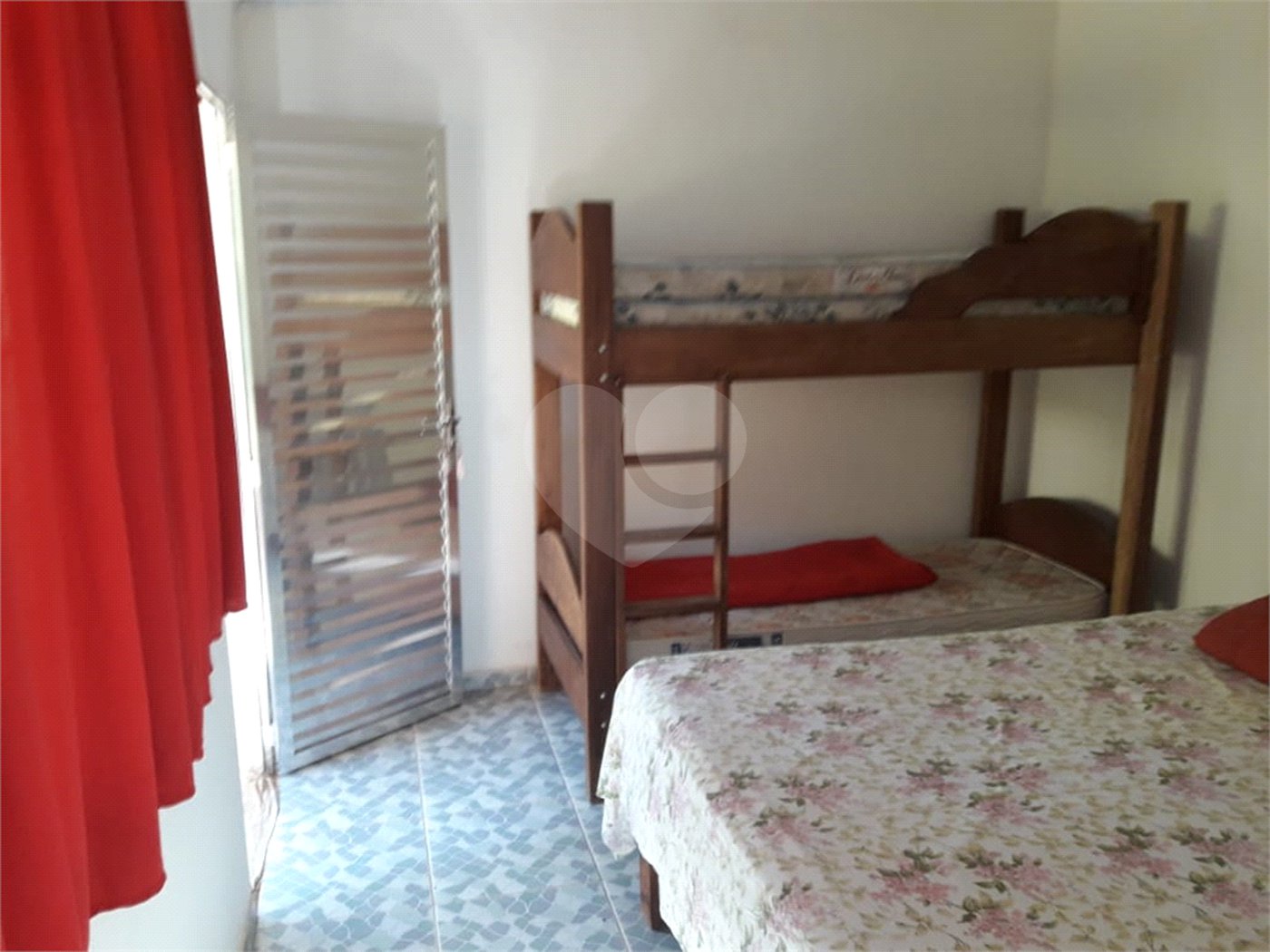 Chácara à venda com 8 quartos, sendo 3 suítes, no Centro, Toledo, MG