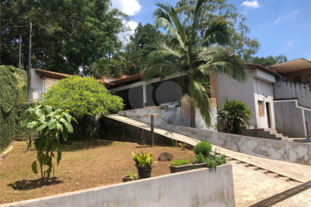Casa à venda com 3 suítes em Dos Finco, São Bernardo do Campo, SP