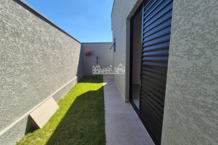 Casa térrea à venda com 3 quartos, sendo 1 suíte, em Vila Bonsai, Atibaia - SP