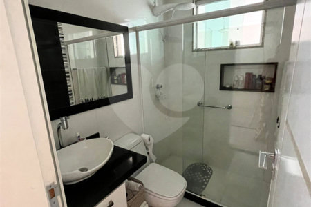 Casa à venda com 3 quartos, sendo 2 suítes, no condomínio Laura Serra, Rio de Janeiro - RJ