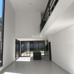Casa à venda com 5 quartos, sendo 3 suítes, no condomínio Figueira Garden, Atibaia - SP
