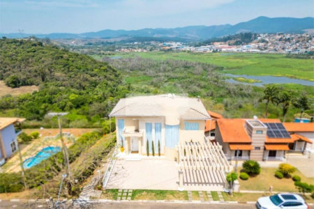 Casa à venda com 3 quartos, sendo 1 suíte, no condomínio Vale do Sol, Bom Jesus dos Perdões - SP