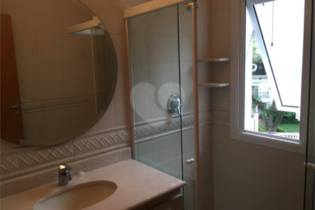 Casa à venda com 4 quartos, sendo 2 suítes, no condomínio Residencial Morumbi, São Paulo - SP