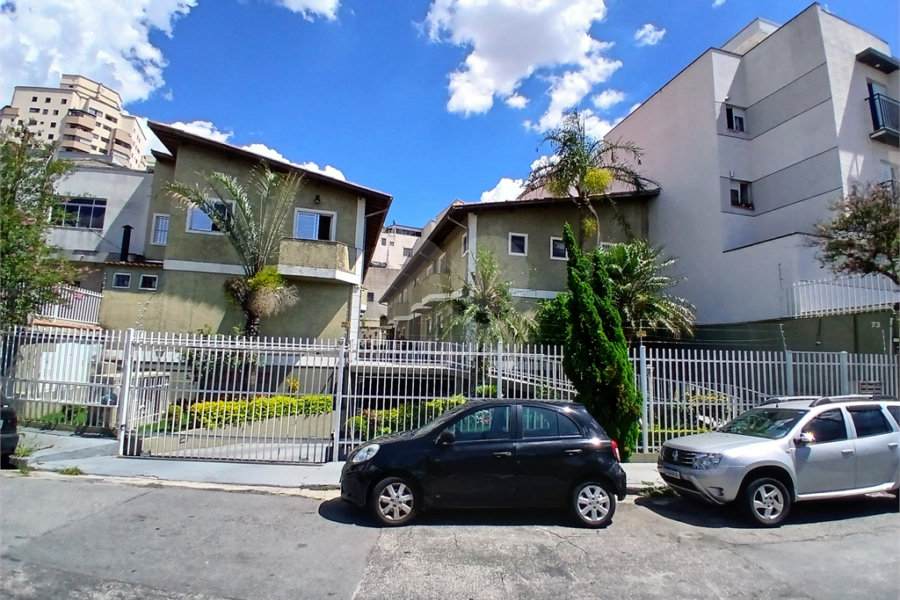 Casa à venda com 3 quartos, sendo 1 suíte,  no condomínio Res Saint Honoré, São Paulo - SP