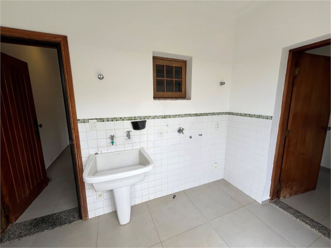 Casa à venda ou para alugar com 4 quartos, sendo 3 suítes, no condomínio Estância Marambaia, Vinhedo - SP