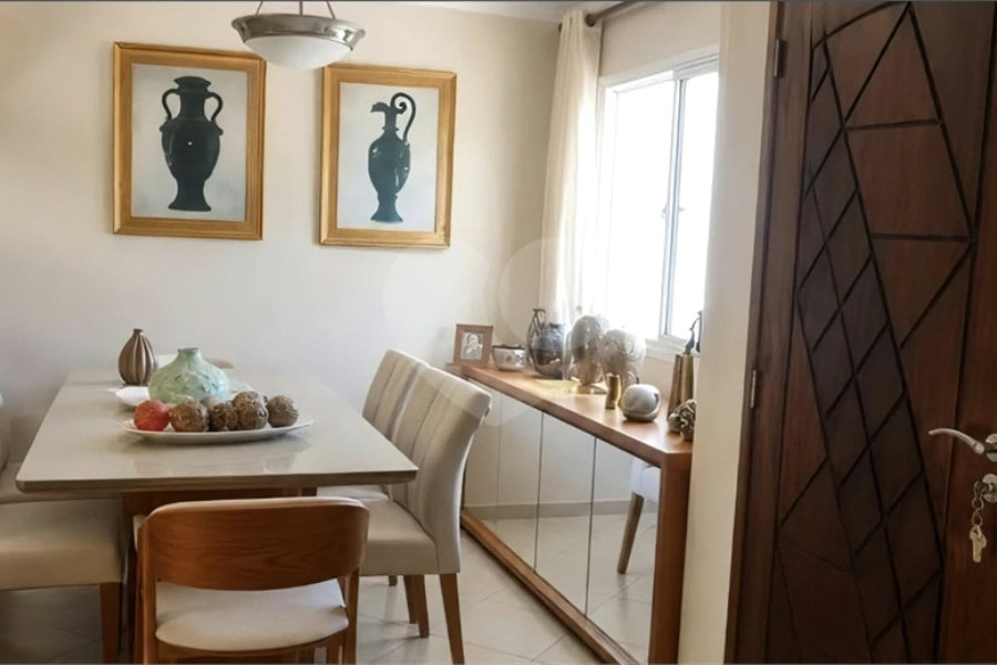 Casa à venda com 3 quartos, sendo 1 suíte, no condomínio Morada do Horto, São Paulo - SP